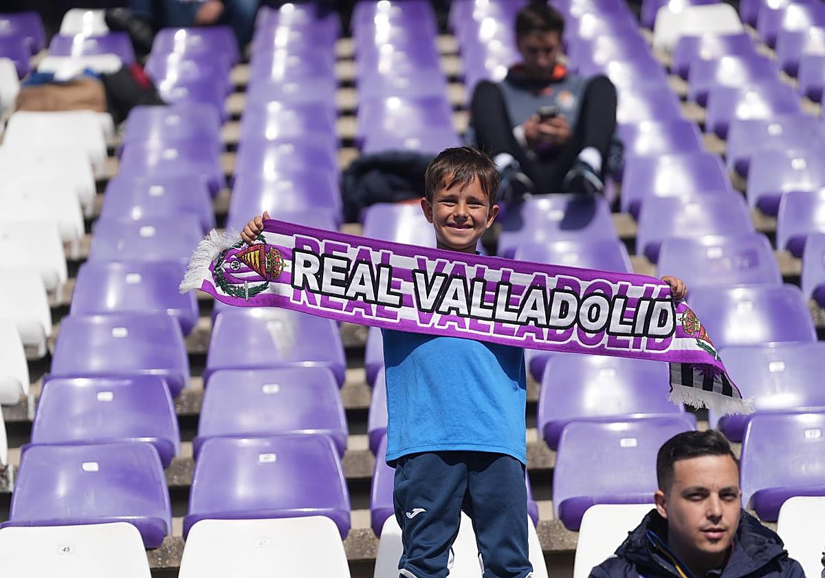 Búscate en la grada del Real Valladolid - Real Zaragoza (3/4) | El ...