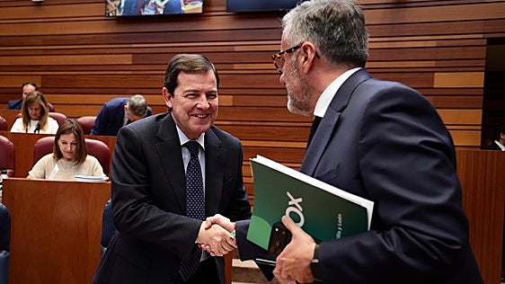 Mañueco tiene ahorrado en el banco más del triple que Pollán