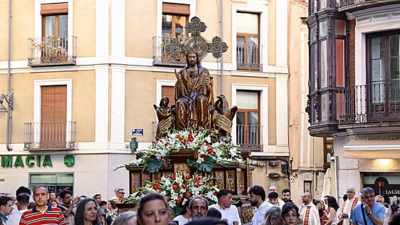 El Sagrado Corazón de Jesús reúne a decenas de fieles a esta devoción naciente en Valladolid