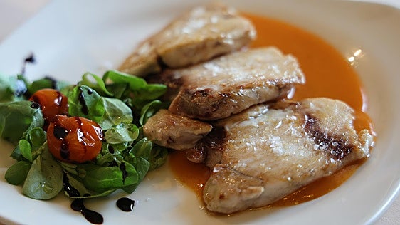 Un menú diferente cada día con pescado de temporada en una reconocida taberna de La Victoria