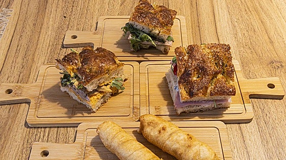 El bar de Valladolid que regala focaccia artesanal con cada caña en la calle San Martín
