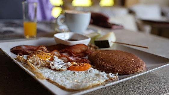 Nômada: 26 desayunos en un oasis dorado entre el asfalto