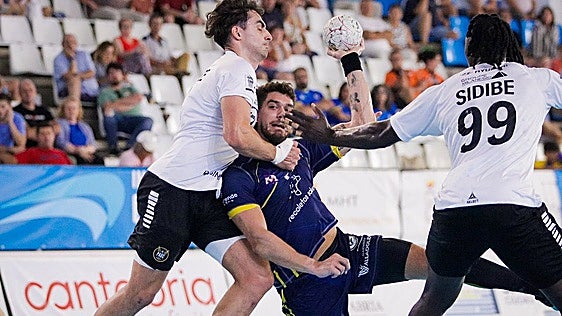 El Recoletas se desinfla tras el descanso ante el PAUC francés y cierra cuarto el Torneo de Santander