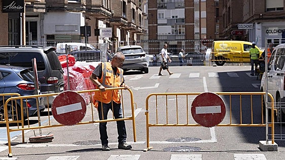 San Luis y Acibelas pierden cuarenta plazas de aparcamiento por las obras de peatonalización