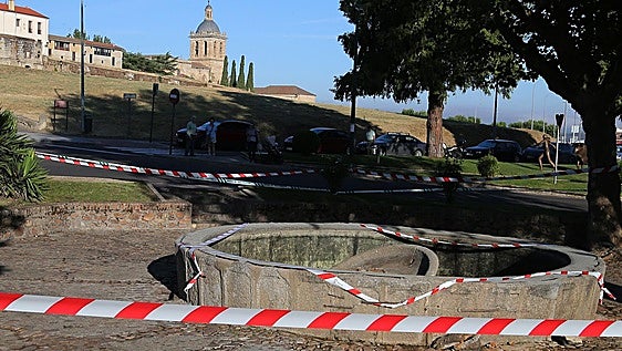 La fuente donde ha muerto un niño en Salamanca colapsó con gente metida dentro y estaba sin vallar ni vaciar