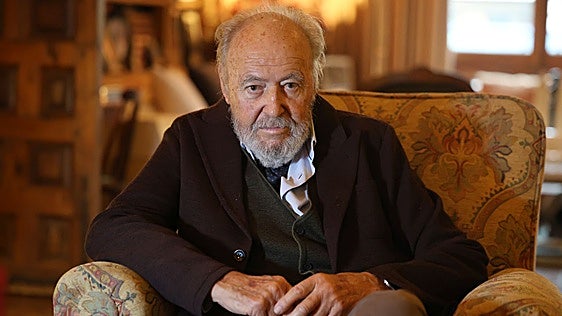 Muere Alejandro Royo-Villanova, medio siglo presidente de El Norte y figura de la Transición