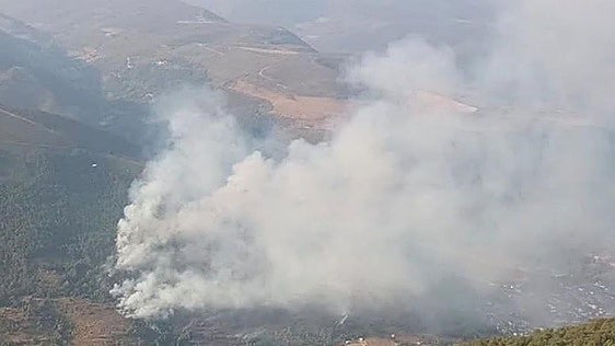 Los trabajos nocturnos permiten «controlar» el incendio de Villablino con precaución por la subida de temperaturas