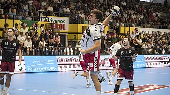 Fotos del último amistoso del Balonmano Nava