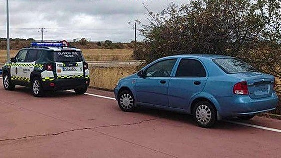 Un hombre de 81 años conduce 16 kilómetros en sentido contrario por la A-66 y la Guardia Civil lo intercepta
