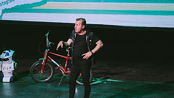 'Yo sobreviví a la EGB', un viaje «nostálgico y divertido» a los 80 y 90 con Jordi Merca