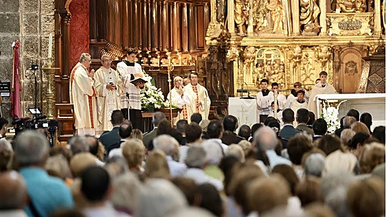 Luis Argüello reclama unas fiestas para ayudar a los demás en lo civil y en lo religioso