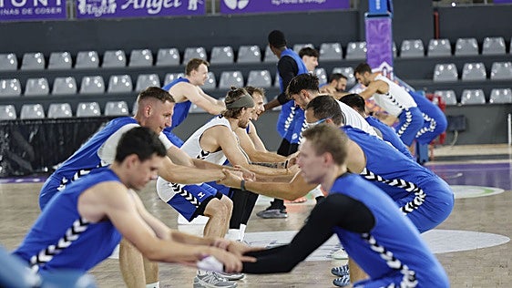 Un exigente Estudiantes examina la pretemporada del Iberolea Palencia
