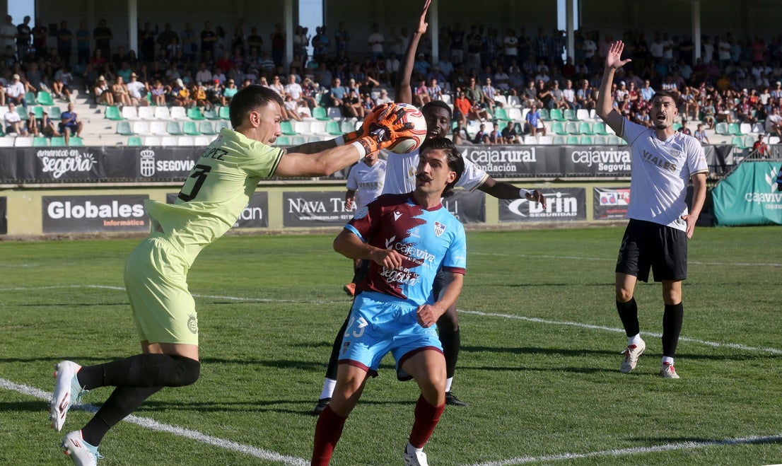 Fotos del partido entre la Segoviana y el Conquense