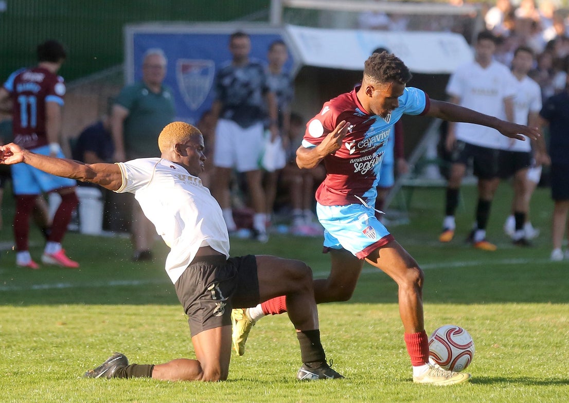Fotos del partido entre la Segoviana y el Conquense