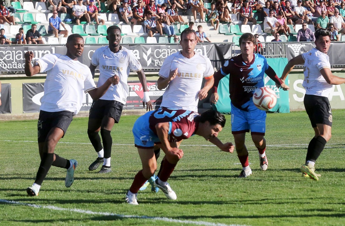Fotos del partido entre la Segoviana y el Conquense
