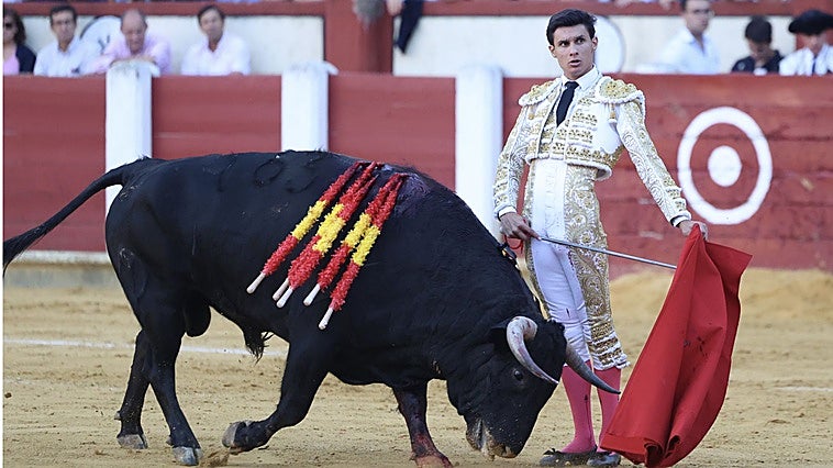 Manuel Diosleguarde se alza con el trofeo San Pedro Regalado a la mejor faena