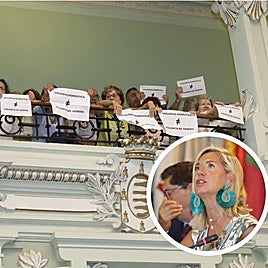 Mujeres del movimiento feminista durante la sesión. En el círculo, Irene Carvajal.