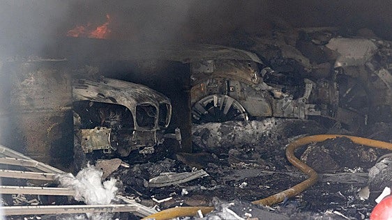 Las fotos del incendio que ha devorado parte de un concesionario de Valladolid