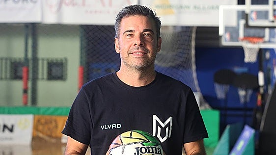 Papá Adrián vuelve a los banquillos
