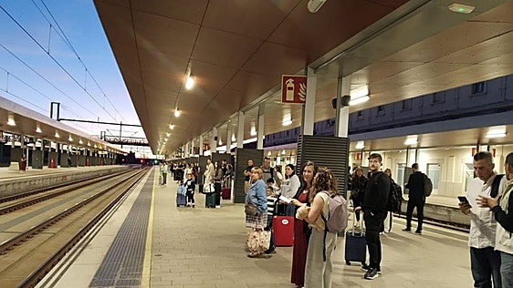 A vueltas con el tren madrugador a Madrid: «Ya hicieron encaje de bolillos para satisfacer las demandas de Abel Caballero»