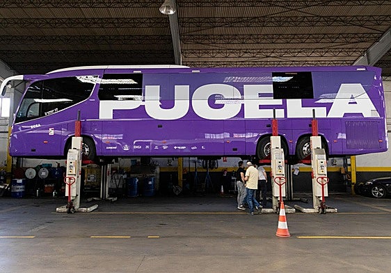 El autobús del Real Valladolid bajo el cual se introdujo el polizón.