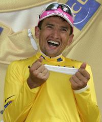 Honchar se impone a los favoritos en la contrarreloj y coge el maillot amarillo