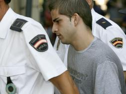 Miguel Carcaño a la salida de los juzgados el miércoles. / Efe