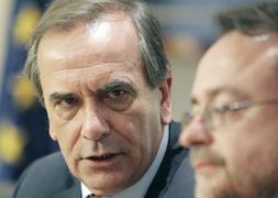 PSOE y PSC presentan un texto animando a desarrollar el autogobierno de Cataluña ante el malestar por el TC