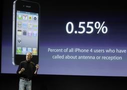 Apple admite problemas de antena en el iPhone4 y regalará fundas para subsanar los daños causados