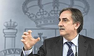 El ministro de Trabajo, Valeriano Gómez, durante una rueda de prensa tras la reunión del Consejo de Ministros. / Efe