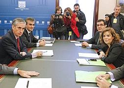 Zapatero y Rajoy tratan la crisis económica durante dos horas