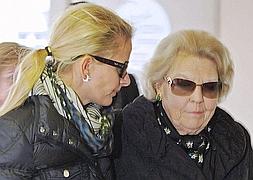 La reina Beatriz de Holanda (d), y la princesa Mabel, esposa del príncipe Johan Friso de Holanda. / Robert Parigger (Efe)