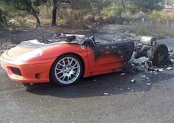 El coche de Éver Banega tras el incendio. / @sergiomorro