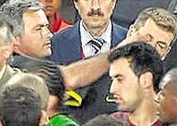 Mourinho mete el dedo en el ojo de Tito Vilanova