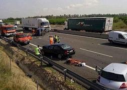 Estado en que han quedado los vehículos accidentados. / Foto: BombersValencia