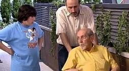 Manuel Andrés, de amarillo, en 'La que se avecina'. / RC