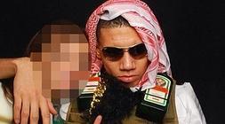 Chris Smalling, disfrazado de terrorista suicida.