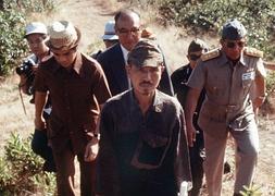 Hiroo Onoda, tras poner fin a su guerra. / Afp