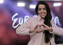 Ruth Lorenzo posando tras ser elegida para representar a España en Eurovisión. / Zipi (Efe)