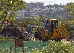La Policía busca los restos de Marta en la escombrera de Camas. / Efe | Atlas