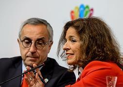 Botella, junto a Blanco, en la rueda de prensa previa a la votación del COI de septiembre. / AFP