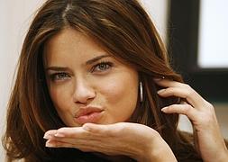 La modelo brasileña Adriana Lima. / reuters