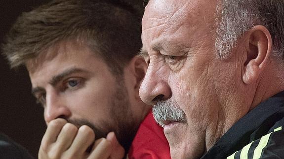 Del Bosque y Piqué, en rueda de prensa. 