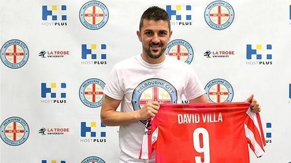 Villa con la camiseta del Melbourne City. 