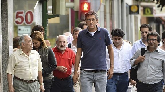 El candidato a la secretaría general del PSOE Eduardo Madina (c). 