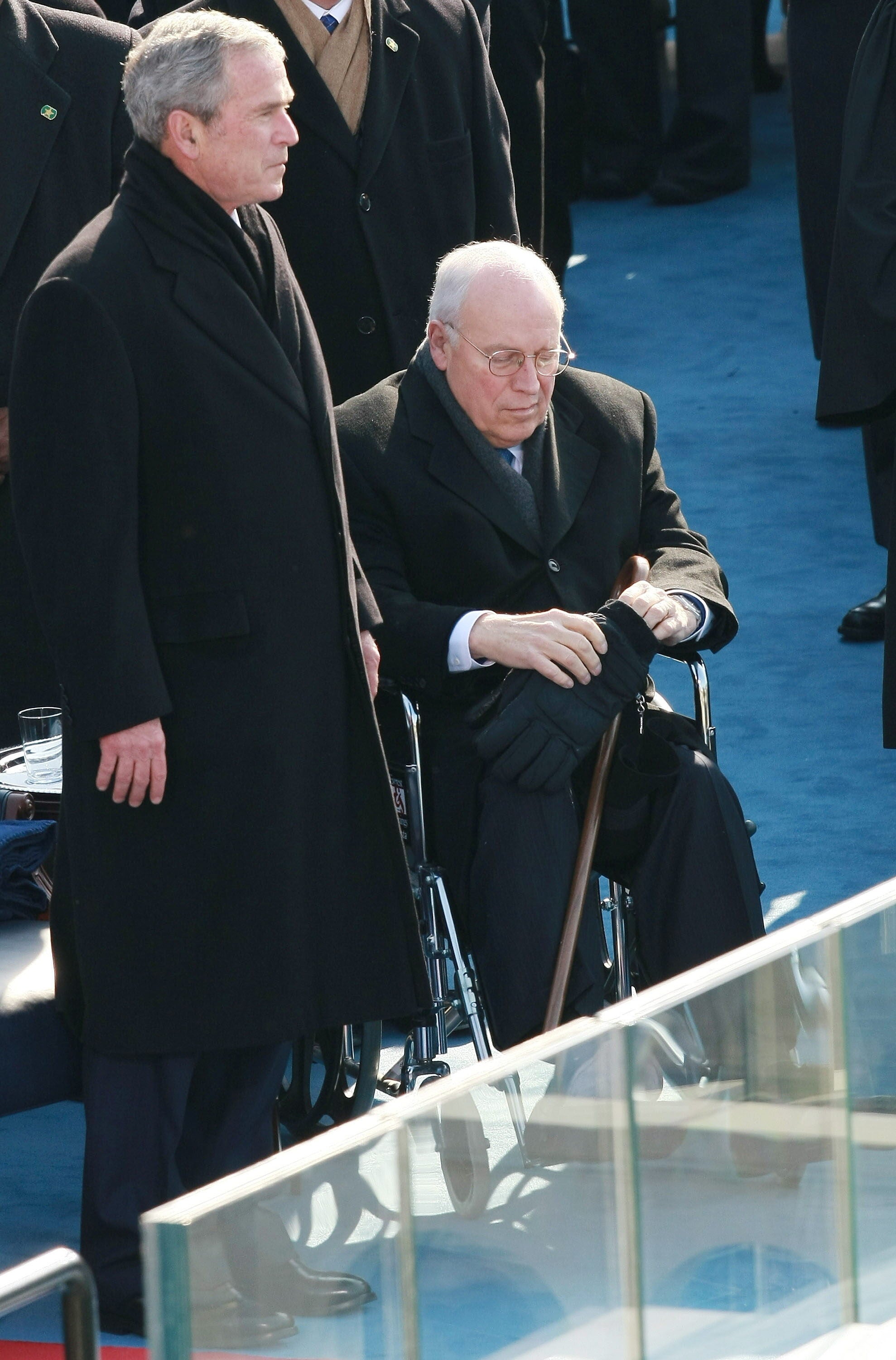 Dick Cheney, a la derecha de la imagen, junto a George W. Bush, en la toma de posesión de Obama en enero de 2009