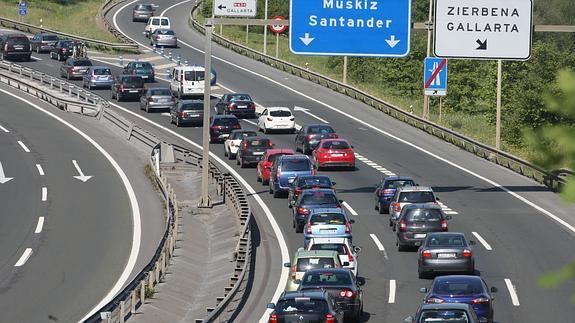 Tráfico intenso en la A8 dirección a Santander.