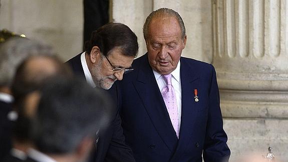 Rajoy, junto a don Juan Carlos.