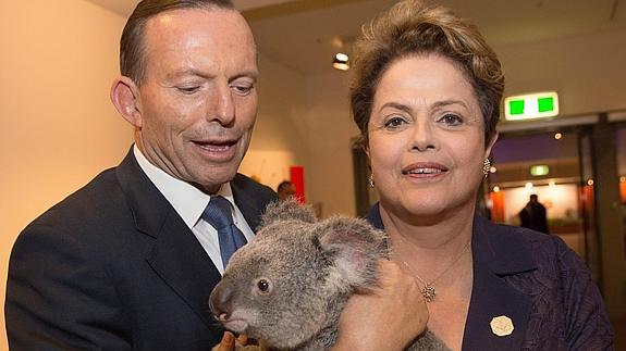 Rousseff posa con un koala durante la cumbre del G-20. 