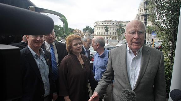 El senador demócrata Patrick Leahy encabeza la delegación. 